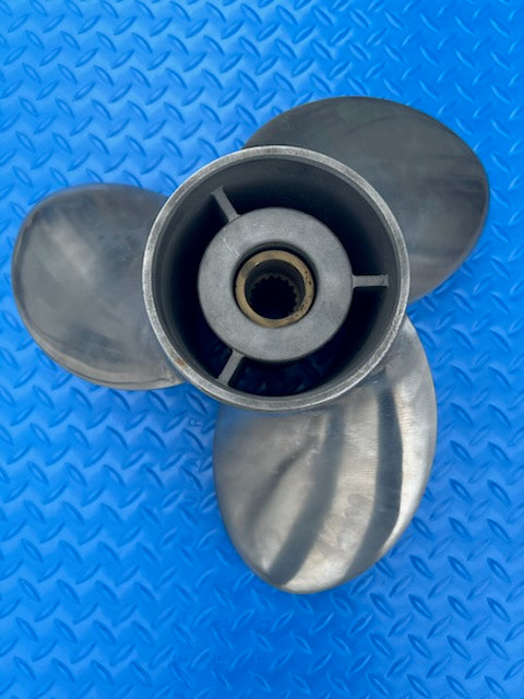 Yamaha 16-1/4 x 19 RH SS 3 Blade Propeller (USED)